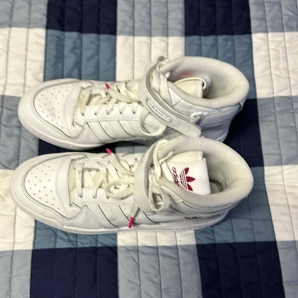 womens leather adidas shoes sz 8